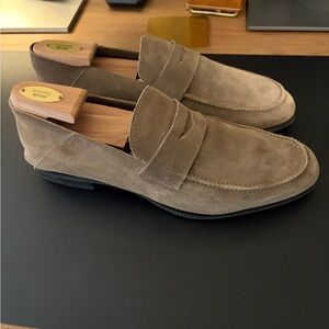 Wolf & Shepherd Men's Tan Suede Loafers